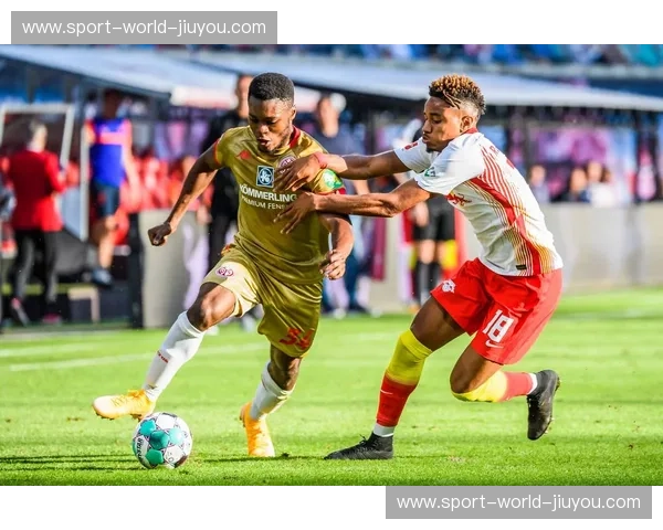 德甲解说的魅力与成长之路:从观赛到语言的艺术 德甲解说的魅力与成长之路:从观赛到语言的艺术